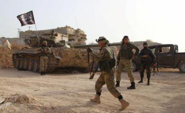 مقاتلون من النصرة في مدينة أريحا بالقرب من ادلب