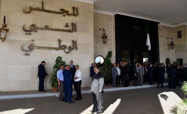حسابات سياسية تعطل عمل البرلمان
