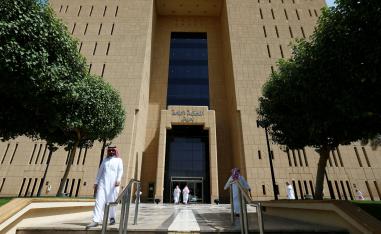 عشرات الموقوفين بتهم مشابهة امام القضاء