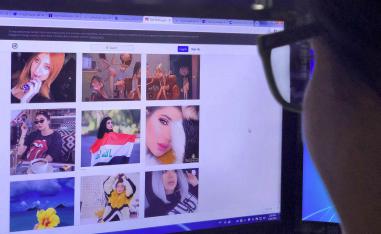 ناشطة عراقية تتصفح موقع تارة فارس على انستغرام
