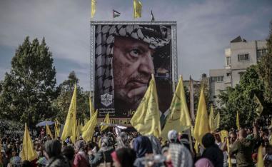 متظاهرون فلسطينيون في غزة في ذكرى عرفات