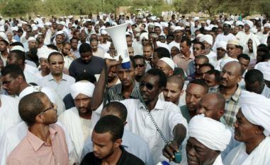 الاحتجاجات الشعبية تطرق أبواب السودان بقوة