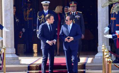 الرئيس المصري عبدالفتاح السيسي ونظيره الفرنسي امانويل ماكرون