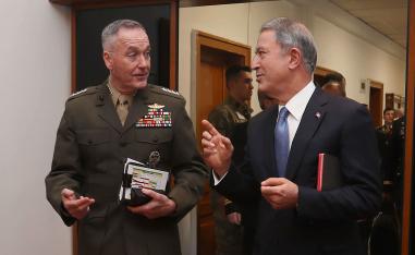 Turkish Defence Minister Hulusi Akar (R) and US Chairman of the Joint Chiefs of Staff Joseph Dunford speak during a meeting in Ankara on January 8, 2019.