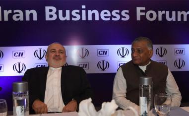 Iranian FM Javad Zarif (L) and Indian Minister of State for External Affairs VK Singh