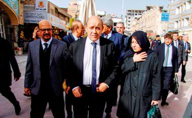 وزير الخارجية الفرنسي يتجول في مدينة النجف