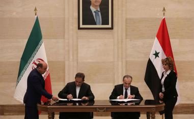 Syrian PM Imad Khamis (C-R) and Iranian Vice President Eshaq Jahangiri (C-L) attend the signing ceremony in Damascus