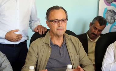 Patrick Cammaert (C) heads a UN team tasked with monitoring Yemen ceasefire 