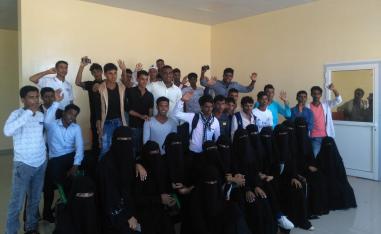 الطلبة المستفيدون من منح مؤسسة خليفة بن زايد للأعمال الإنسانية 
