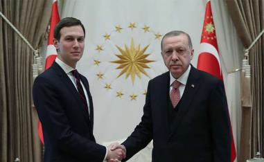 Turkish President Recep Tayyip Erdogan (R) shakes hands with Jared Kushner
