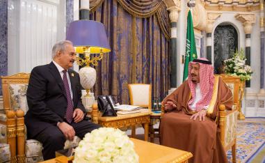 العاهل السعودي الملك سلمان والمشير خليفة حفتر