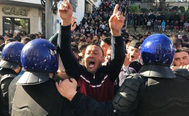غليان شعبي في العاصمة رفضا للولاية الخامسة