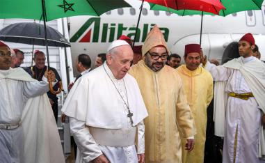 Pope Frasncis meets the commander of the faithful
