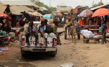 Somali soldiers patrol a street market in Afgoye