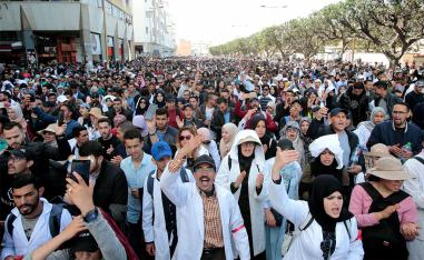 The protesting teachers were threatened by the ministry to return to the classroom or be sacked