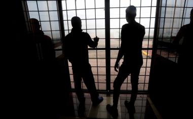 السلطات المختصة بدأت تحديد مواعيد إجراء المحاكمات على مراحل
