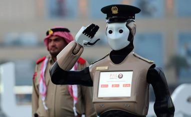 روبوت شرطي في دبي
