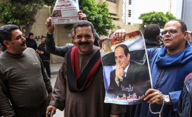 مصريون في الاسكندرية يشاركون باستفتاء تعديل الدستور