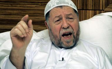 عباسي مدني في حديث للصحفيين من منفاه في الدوحة