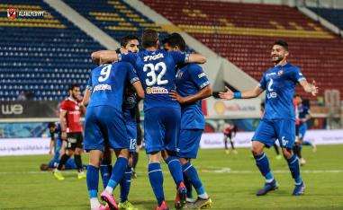 لاعبو الاهلي يحتفلون بالهدف الثاني في شباك طلائع الجيش