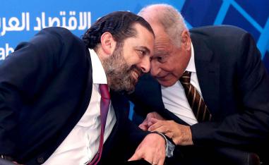 أمين عام الجامعة العربية أحمد أبوالغيط يتحدث مع رئيس الوزراء اللبناني سعد الحريري في بيروت