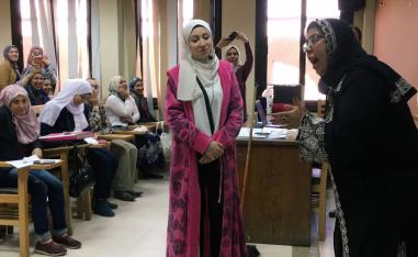 مدربون يقدمون دروسا عن ادارة الخلافات الزوجية لطلاب مصريين