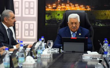 الرئيس الفلسطيني محمود عباس يرأس اجتماعا للحكومة في رام الله