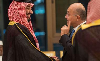 الرئيس العراقي برهم صالح يتحدث إلى ولي العهد السعودي الأمير محمد بن سلمان في قمة مكة