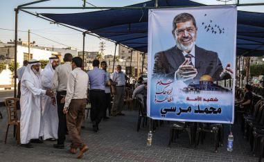 سرادق عزاء بوفاة الرئيس المصري السابق محمد مرسي في مخيم خان يونس في غزة