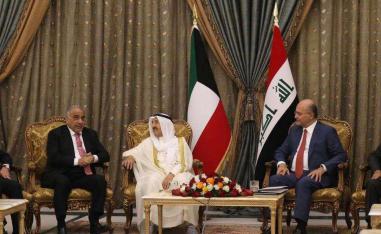 Kuwait's Emir Sheikh Sabah al-Ahmad al-Sabah (C) holding talks with Iraqi officials