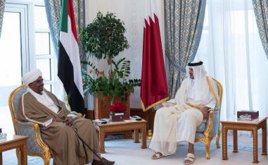 امير قطر الشيخ تميم بن حمد ال ثاني والرئيس السوداني المخلوع عمر البشير
