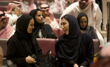 جمهور سعودي في قاعة عرض سينمائية في الرياض