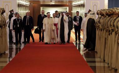 البابا في الامارات