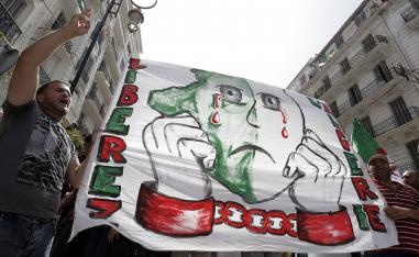 إطلاق سراح سجناء الحراك من أهم المطالب