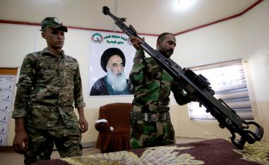 مقاتلون من الحشد الشعبي يتدربون في البصرة على الاسلحة المتوسطة