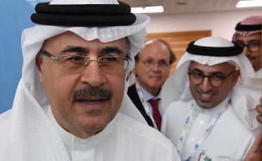 Saudi state oil company Aramco's CEO Amin Nasser (L)