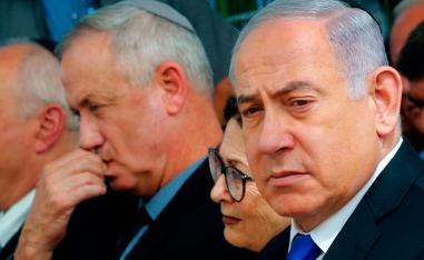 Israeli Prime Minister Benjamin Netanyahu (R) and Benny Gantz (L) attend a memorial ceremony for late Israeli president Shimon Peres