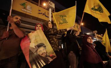 ناشطون في حزب الله يتظاهرون دعما لحسن نصرالله