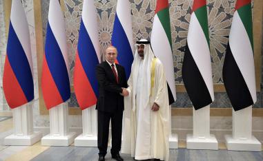 Putin greeted by Abu Dhabi's Crown Prince Mohammed bin Zayed Al-Nahyan
