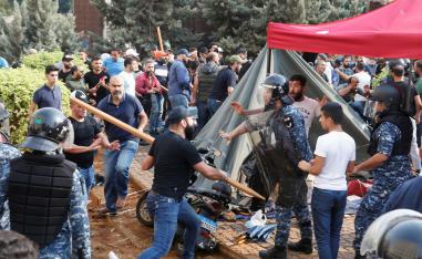 قمع الاحتجاجات في لبنان والعراق