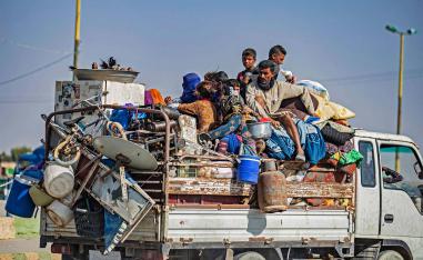 Syrians fleeing Turkish bombardment on the northeastern towns