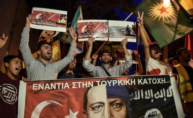 متظاهرون أكراد في أثينا ضد الغزو التركي لشمال سوريا