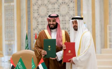 الشيخ محمد بن زايد آل نهيان ولي عهد أبوظبي والأمير محمد بن سلمان ولي العهد السعودي