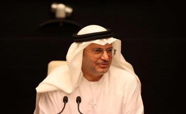 قرقاش يؤكد أن الحل يتطلب الصبر والشجاعة