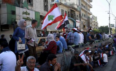 الشارع العراقي واللبناني ينتفضان ضد فساد السلطة 