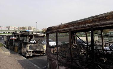 حافلات محروقة وسط طهران احتجاجا على زيادة اسعار الوقود