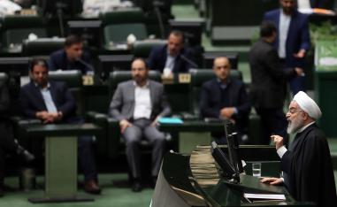  روحاني يدعو لتقليص الاعتماد على النفط فيما يتم تهريبه في الخفاء
