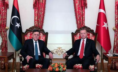 الرئيس التركي رجب طيب اردوغان ورئيس حكومة الوفاق الليبية فائز السراج