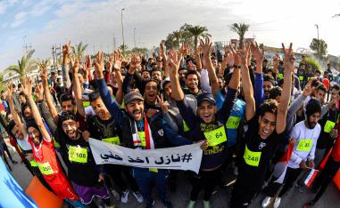 طلبة جامعة الكوفة ينظمون ماراثون احتجاجيا