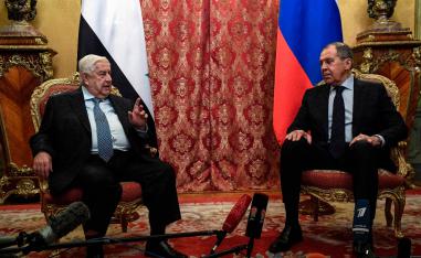 Russian Foreign Minister Sergey Lavrov (R) and his Syrian counterpart Walid Muallem